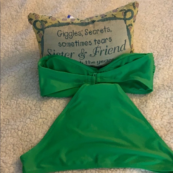 Bathing suits - Picture 3 of 6